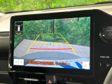 【バックカメラ】駐車時に後方がリアルタイム映像で確認できます。大型商業施設や立体駐車場での駐車時や、夜間のバック時に大活躍!運転スキルに関わらず、今や必須となった装備のひとつです!