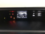 とっても見やすいメーターです。夜間時はラグジュアリーな気分にさせてくれる照明が魅力ですので、夜のドライブも楽しみになりますよ♪