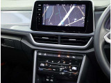 VW純正インフォティメントシステム「DiscoverPro」大変使いやすいタッチパネル型ナビゲーションでETC2.0とエンブレム内蔵バックカメラが付いています。