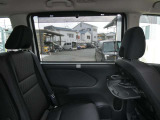 日差しが眩しいときにサッと引き出せる、子供の安眠をさまたげないだけでなく、プライバシーの保護などにも役立ちます。