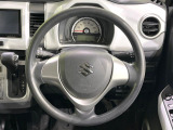 インテリアに合わせたデザインのステアリングは、運転される方のことも考え、運転しやすい形状、大きさです。是非一度、実際に触ってお確かめください。