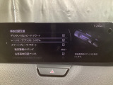 カメラが車線を認識してはみ出しそうになるとステアリングアシストが介入するレーン・キープ・アシストシステムを装備しております。お好みで作動・非作動の設定も可能です。