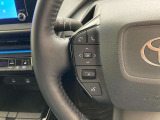 運転中、オーディオの操作をしてて、ハッとしたことはありませんか?ステアリングスイッチは、運転中でもハンドルでオーディオの操作が可能です。安全なドライブをサポートします。