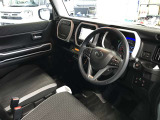 運転席に座ると、前方が見やすくて運転し易そうな印象です♪