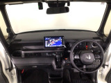 【前方視界】開放的な前方視界!運転がしやすく疲れにくいです♪窓が大きく、見通しがとっても良いおクルマですよ♪