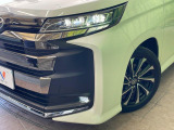 【LEDヘッドライト】悪天候や夜間走行時も良好な視界を確保し安心して運転できる高輝度LEDヘッドライトを装備!点灯速度が早く、消費電力も抑えられています。
