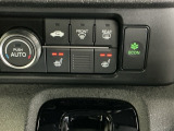 運転席/助手席シートヒーターで寒い日もすぐに温かくなり快適に過ごせます。2段階の温度調整が可能です