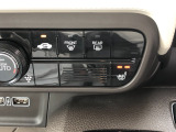 【シートヒーター】スイッチを押せば、座面と背もたれで体を温めてくれます♪