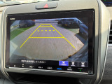 バック駐車が苦手な方や、初めてのお車で不安な方でも後方をナビ画面に映してくれるので、ラクラク停められます。