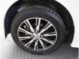 かっこいいホイールですね。 車のイメージを大きく左右するホイール部分はコダワリを持ちたいですね。