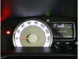 カラーヘッドアップディスプレイ付き。少ない視線移動で情報を確認できるので、運転の疲労軽減に繋がりますよ♪