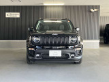 【フロントグリル】7スロットルグリルはJeep伝統の証です。SUVのみにこだわり続けている伝統あるJeep車へお乗り頂いてみてはいかがですか?