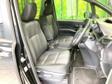運転席まわりには十分なスペースがあり、大柄な方でもゆったり運転していただける環境です。