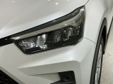LEDヘッドライトは、点灯の瞬間から最大光量を発揮し、突然暗くなるトンネルなどでの安定感を高めます。