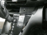 電気式のパーキングブレーキで駐車時も大変スマートです。