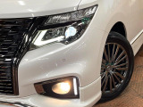 【LEDヘッドライト】悪天候や夜間走行時も良好な視界を確保し安心して運転できる高輝度LEDヘッドライトを装備!点灯速度が早く、消費電力も抑えられています。