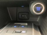 USB端子付き。最近、普及しているUSB。スマホやタブレット以外もUSB充電が増えていますよね。またスマホやメモリー媒体にお手持ちの、貴方のお気に入りの音楽を車内でも楽しめます♪