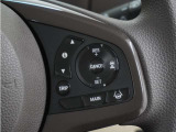 ◆アダプティブクルーズコントロール◆予め設定した車速内でクルマが自動的に加減速。前走車との適切な車間距離を維持しながら追従走行します。【LKAS】車線維持支援システムでステアリング操作を支援。