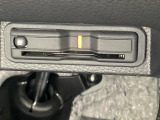 ハンドルの真下にETCがついています。高速道路の料金所の通過も楽々です。 カードの取り出しもしやすい場所についています。