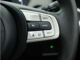 ◆アダプティブクルーズコントロール◆予め設定した車速内でクルマが自動的に加減速。前走車との適切な車間距離を維持しながら追従走行します。【LKAS】車線維持支援システムでステアリング操作を支援。