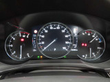 CX-8のメーター部です。華美な装飾を避け、必要な情報を瞬時に読み取れる様にデザイン・配置されています。