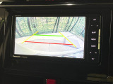 【バックカメラ】駐車時に後方がリアルタイム映像で確認できます。大型商業施設や立体駐車場での駐車時や、夜間のバック時に大活躍!運転スキルに関わらず、今や必須となった装備のひとつです!