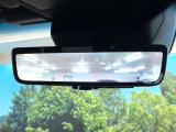 【デジタルインナーミラー】後席の大きな荷物や同乗者で後方が確認しづらい時でも安心!カメラが撮影した車両後方の映像をルームミラー内に表示。クリアな視界で状況の確認が可能です!
