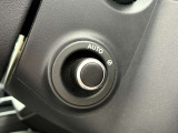 【電動調整ステアリングコラム】電動でステアリングの位置を微調整できます。またシートメモリと組み合わせることでハンドル位置も記録することができます。