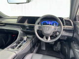 運転席まわりです。 各操作スイッチは使いやすい位置に配置されてます。