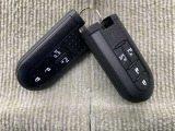 キーを取り出さずにドアを施錠&解錠。クルマの始動も可能です。
