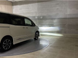 LEDヘッドランプです。十分な明るさを保ちつつも消費電力が少なく、バルブ寿命も長いのが特徴です。瞬時にMAXの光量を発揮するのもLEDならではです。