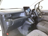 見通しのよいすっきりとした視界で、誰でも運転しやすいです。運転のしやすさは疲れにくさにも繋がりますよ♪