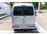 後方からの写真です。大きなバックドアで荷室も広々と確保。
