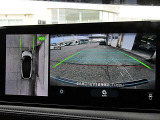 アラウンドビューモニターで運転席からクルマの前後左右の状況を確認できます。