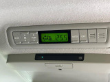 【リアオートエアコン】広い後部座席には必須の機能!風量や温度を自動で調整し前席と同様な車内環境にしてくれるリアオートエアコンを装備。夏の暑さも冬の寒さもストレスなく快適にお過ごしいただけます♪