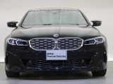 【キドニーグリル】BMWの代名詞。一目見ただけでBMWであると認識できる確固たるアイコンとして存在感を放ちます。