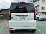 バック時目視しにくいクルマの周囲をカメラで映し出し、安全・安心駐車をサポート♪バックの苦手な方も後ろがハッキリ見えるので安心ですよ♪