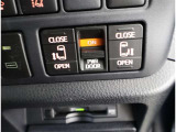 両側パワースライドドア付きだから、狭い駐車スペースなどでの 乗り降りラクラク!小さなお子さまのいるご家庭には嬉しい装備。