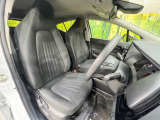 運転席シート廻りは使用感も少なく、良好な状態となっています。前オーナー様が丁寧に使っていたことがよくわかりますね。