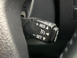 【クルーズコントロール】高速道路もラクラク走行。アクセルを離しても一定速度で走行ができ、長距離運転時の負担を軽減!加速・減速も簡単なスイッチ操作で調整できます。