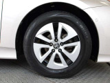 純正15インチアルミ!タイヤサイズは195/65R15です