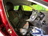 運転席シート廻りは使用感も少なく、良好な状態となっています。丁寧に使われていたことがよくわかりますね。