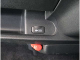 お車の取扱説明書・メンテナンスノート(記録簿)もございます。トヨタのディーラーで安心を買って下さい。当社は無理な勧誘は致しません。まずはお客様からのお問い合わせを心よりお待ちしております。