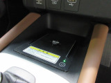 置くだけでワイヤレスで充電可能です。