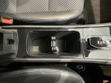運転席側にドリンクホルダーあります!運転中でも手が届きやすい位置にあって便利です♪