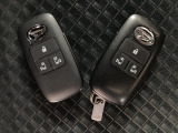 電子カードキーを携帯していれば、ドアハンドルやバックドアのリクエストスイッチを押すだけでドアの施錠・解錠が出来ます♪もちろん 遠隔操作も可能です!盗難防止のイモビライザー機能装備ですよ ☆