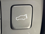 【パワーバックドア】スマートキーや運転席のボタンを押すだけでリアゲートが自動で開閉します!荷物を持っている時や、高い位置にあるバックドアを閉める際に便利な機能です♪