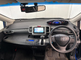 見通しの良い運転席回りとなっておりますので安心して運転をして頂けます!窓が大きいので明るく開放的な室内です