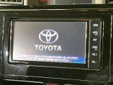 【メーカー純正ナビ】インテリアに溶け込むスタイリッシュな「専用設計」メーカーナビを装備♪視認性や操作性など基本性能にも優れ、より上質なカーライフをお楽しみいただけます。