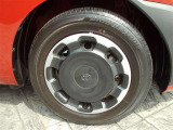 185-65R-15サイズです。ホイールキャップ付き。